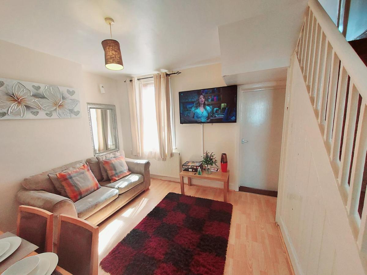 Cedar Villa - Perfect For Longer Stays Chatham  Exterior photo