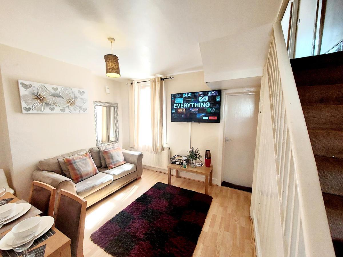 Cedar Villa - Perfect For Longer Stays Chatham  Exterior photo